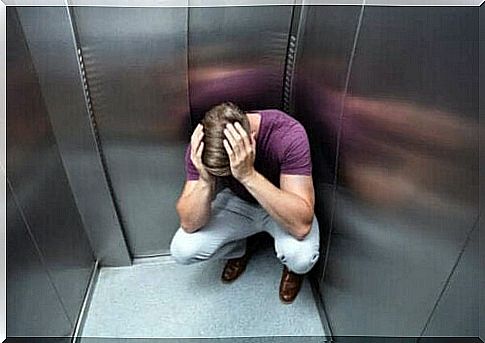 Phobia of riding an elevator: causes and symptoms