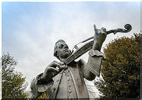 A statue of Mozart playing the violin.